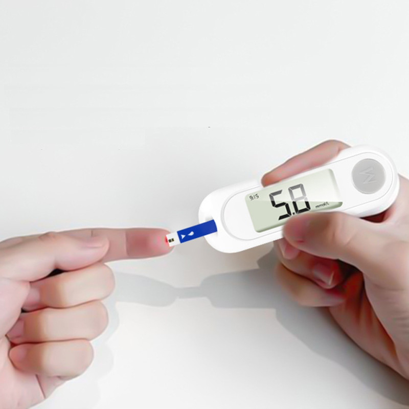 Digitālais glikometrs ar LCD displeju (komplekts: 50 teststrēmeles + 50 lancetes)