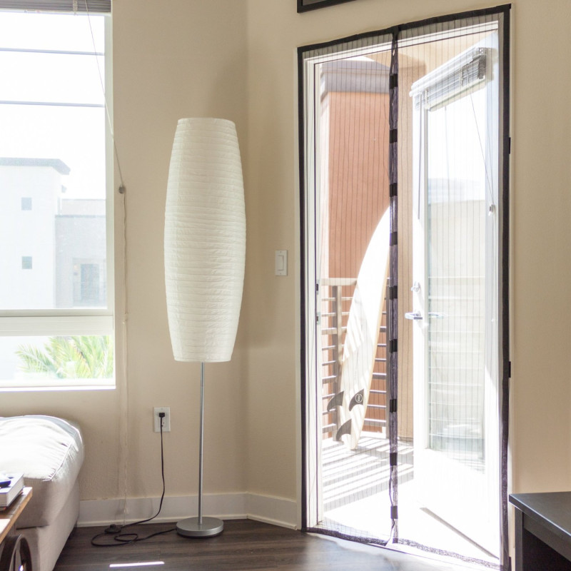 Durvju aizkars pret odiem